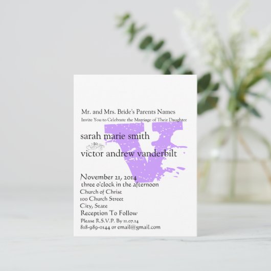 Funky Abstrakt Modern Monogram Lila Wedding Postkarte (Stehend Vorderseite)