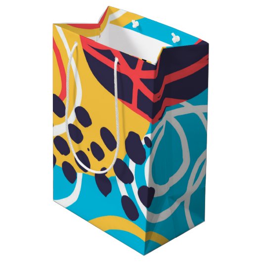 Funky Birthday Doodles Abstrakt Mittlere Geschenktüte (Rückseite Schrägansicht)