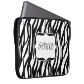 Funky Black/White Zebra Monogramm Laptopschutzhülle (Vorne Rechts)
