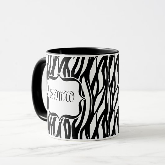 Funky Black/White Zebra Monogramm Tasse (Vorderseite Links)