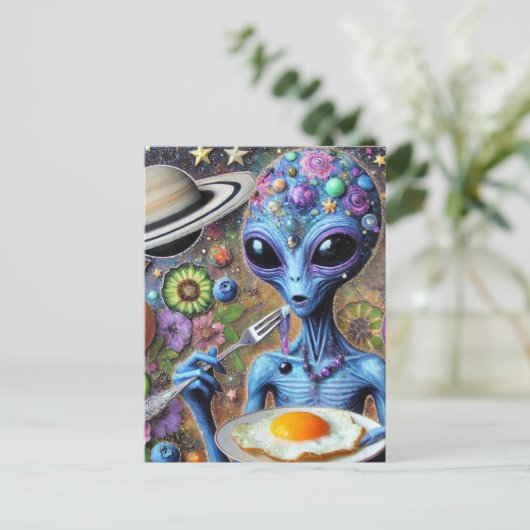 Funky Blue Alien Eating Fried Eggs Postkarte (Stehend Vorderseite)