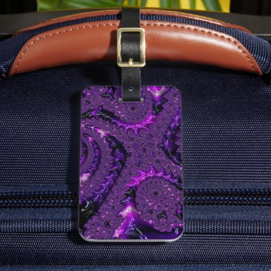 Funky Bold Boho Lila digitales Abstraktes Fraktal Gepäckanhänger (Vorderseite Insitu 2)