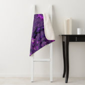 Funky Bold Boho Lila digitales Abstraktes Fraktal Sherpadecke (Beispiel)