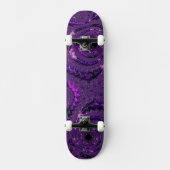 Funky Bold Boho Lila digitales Abstraktes Fraktal Skateboard (Vorderseite)