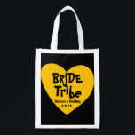 Funky & Cool Yellow Heart Bribe Tribe Wiederverwendbare Einkaufstasche<br><div class="desc">Ein kühn gelbes Herz Pop wirklich auf einem schwarzen Hintergrund. Funky Buchstaben Zauber aus Bride Tribe. Der Name der Braut und das Wort Hochzeit sind unten,  dann das Datum. Cooles und modernes Design. Sie können den gesamten Text und die Farbe des Hintergrunds ändern.</div>