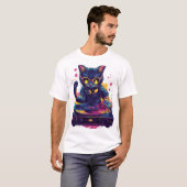 Funky DJ Cat – Retro Disco Kitty Party T-Shirt (Vorne ganz)