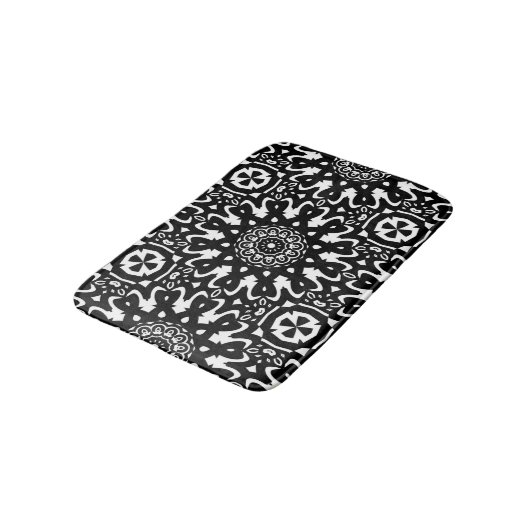 Funky Mandala Black+White Pattern Bath Mat Badematte (Schrägansicht)