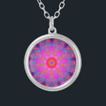 Funky Mandala Versilberte Kette<br><div class="desc">Funky Psychedelic mandala in heißen rosa,  lila und hellblau wirbeln Designs mit Fraktal,  Teardrop,  Blume Blätter und Sonnenburstformen.</div>