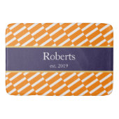 Funky Orange Pattern Family Name and Year Modern Badematte (Vorderseite)