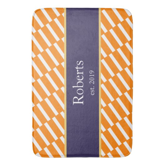 Funky Orange Pattern Family Name and Year Modern Badematte (Vorderseite Vertikal)