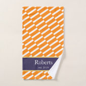 Funky Orange Pattern Family Name and Year Modern Badhandtuch Set (Handtuch)