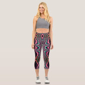 Funky Psychedelic Green and Red Fraktal Pattern Capri Leggings (Vorderseite)