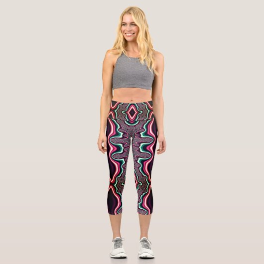 Funky Psychedelic Green and Red Fraktal Pattern Capri Leggings (Vorderseite)