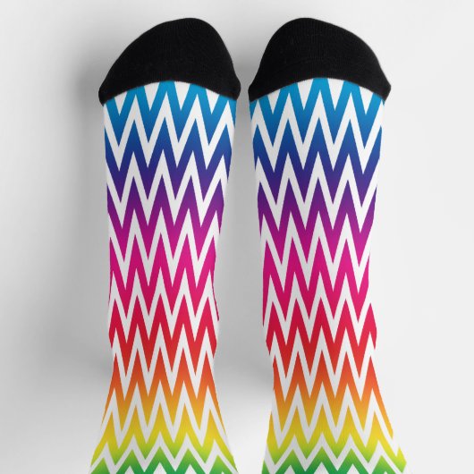 Funky Rainbow Zickzack Pattern farbenfroh Socken (Oben)