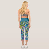 Funky Retro Blumenmuster mit Namen - aquamarin bla Capri Leggings (Rückseite)