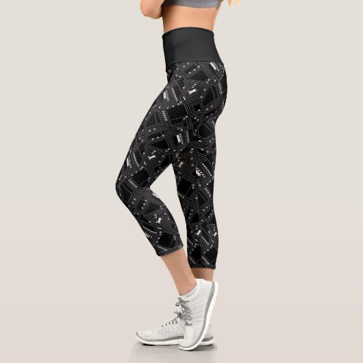 Funky Retro Schwarz-weiße Computerplatine Capri Leggings (Links)
