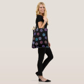 Funky-Schneeflocken überall auf der Drucktasche Tasche (Am Model)