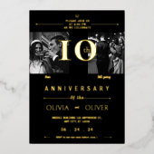 Funny 10. Wedding Jubiläum damals und jetzt Gold Folieneinladung (Vorderseite)