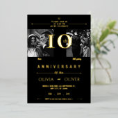 Funny 10. Wedding Jubiläum damals und jetzt Gold Folieneinladung (Stehend vorne)