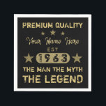 Funny 1963 Birthday Man Myth Legend Serviette<br><div class="desc">Ein lustiges Geburtstagsdesign,  das dem Mann den Mythos der Legende sagt! Geburtstagsgeschenke für Männer,  die ihr Alter in einem einstündigen Jahr feiern. Schwarz und Gold mit einem coolen Not leidenden Schriftart,  der Ihnen lasse,  Ihren Namen mit der Option personalisieren!</div>