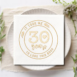 Funny 30. Geburtstag Party Dreißig Dreißig Servietten Mit Folie<br><div class="desc">Das lustige 30. Geburtstag Party Dreißig-Dreißiger-Embosser zeigt den Text "Es hat mich 30 Jahre gedauert,  so gut auszusehen" in der modernen Schrift Typografie mit floralen Blätter und einem schlichten Liebe-Herz. Perfekt für die Feiern zum dreißigsten Geburtstag. Erstellt von Evco Studio www.zazzle.com/store/evcostudio</div>