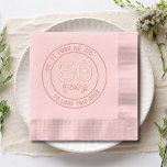 Funny 30. Geburtstag Party Dreißig Dreißig Servietten Mit Folie<br><div class="desc">Das lustige 30. Geburtstag Party Dreißig Dreißiger Foil Stamps Papier Napkins enthält den Text "Es hat 30 Jahre gedauert,  um so gut auszusehen" in der modernen Schrift Typografie,  die mit blumigen Blätter und einem schlichten Liebe-Herz besticht. Perfekt für die Feiern zum dreißigsten Geburtstag. Erstellt von Evco Studio www.zazzle.com/store/evcostudio</div>