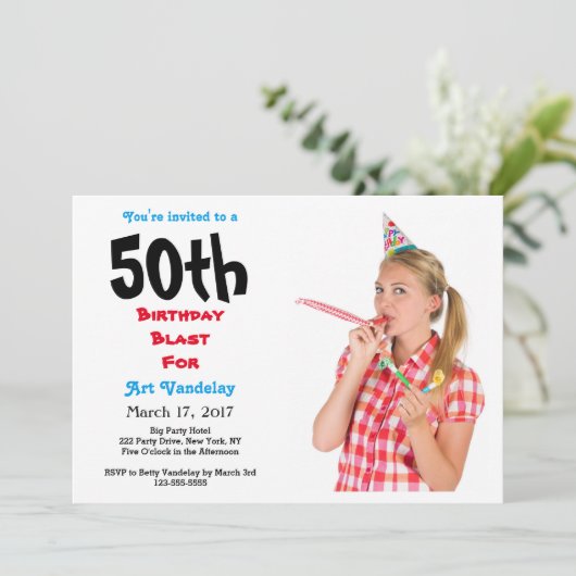 Funny 50. Geburtstagsblast Einladung (Stehend Vorderseite)