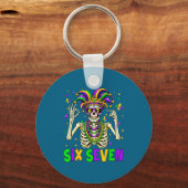 Funny 67 Mardi Gras Skeleton 6 7 Meme Mask Beads S Schlüsselanhänger (Vorderseite)