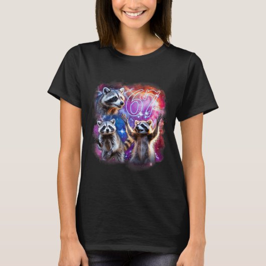 Funny 67 Meme Racoon Howling At The Moon Six Seven T-Shirt (Vorderseite)