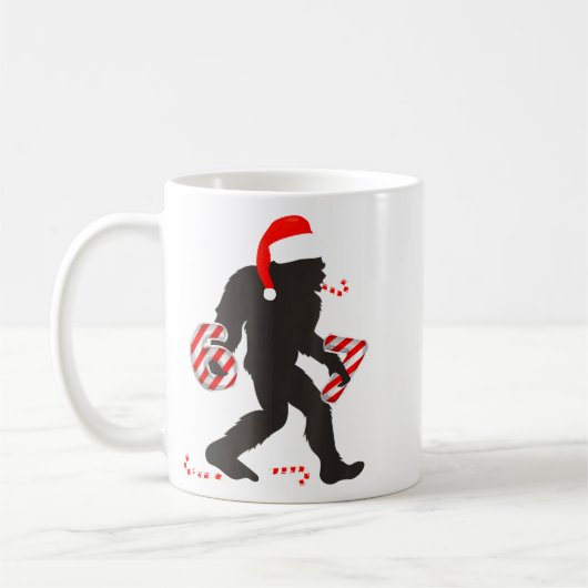 Funny 67 Meme With Bigfoot And Candy Canes Christm Kaffeetasse (Links)