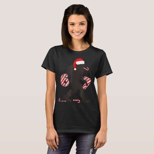 Funny 67 Meme With Bigfoot And Candy Canes Christm T-Shirt (Vorne ganz)