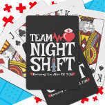 Funny 7:05 Team Night Shift Nurse Aufwertung Spielkarten<br><div class="desc">Dieses witzige Krankenpflegememe ist eine lustige Krankenschwester, die eine Krankenschwester im Krankenhaus, eine schließend Krankenschwester, eine ICU-Krankenschwester, eine registrierte Krankenschwester, eine Krankenschwester im Krankenhaus, eine Krankenschwester für Krankenschwester und Krankenschwester, die als Krankenschwester für Nachtschicht arbeiten und sich um die Patienten kümmern. Mit einem niedlichen Herz mit Krankenpflegelhut, EKG-Grafik und einer...</div>