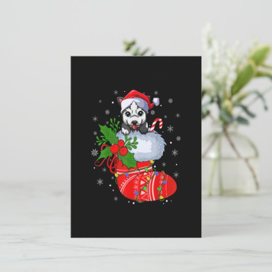 Funny Alaskan Malamute Dog in Weihnachtssocken San Einladung (Stehend Vorderseite)