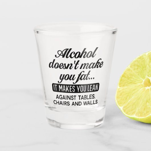 Funny Alcohol macht dich nicht fett Schnapsglas (Vorderseite)