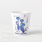Funny Alien Cats - "Bring uns zu deinem Müll" Milchtasse (Vorderseite)