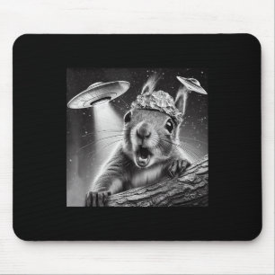 Funny Alien Eichhörrel Selfie mit Alu Hat Ufo Enco Mousepad