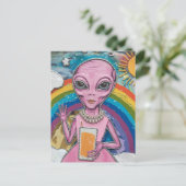 Funny Alien Lady in Rosa mit Orange Juice Rainbow Postkarte (Stehend Vorderseite)