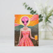Funny Alien Lady in Rosa mit Orangensaft Postkarte (Stehend Vorderseite)