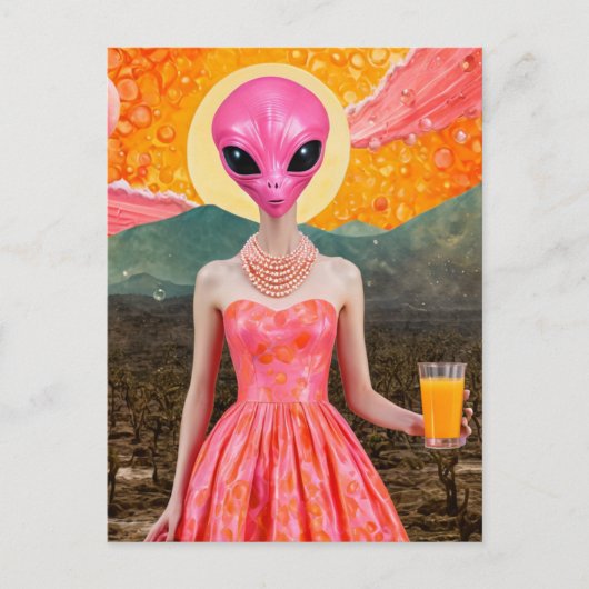 Funny Alien Lady in Rosa mit Orangensaft Postkarte (Vorderseite)