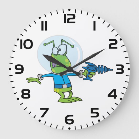 Funny Alien mit Ray Gun Sci-Fi Space Invader Große Wanduhr (Vorderseite)