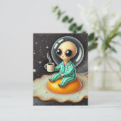 Funny Alien on a Fried Egg Ship in Space Postkarte (Stehend Vorderseite)