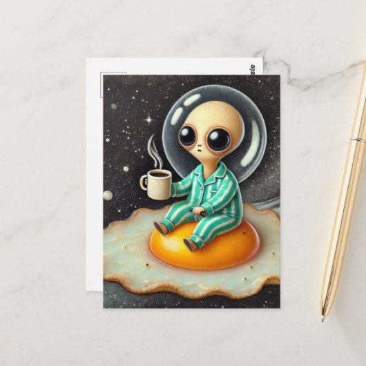 Funny Alien on a Fried Egg Ship in Space Postkarte (Vorderseite/Rückseite Beispiel)