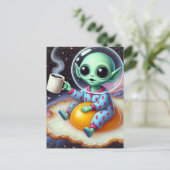 Funny Alien on a Fried Ei in Space Postkarte (Stehend Vorderseite)