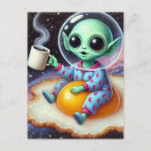 Funny Alien on a Fried Ei in Space Postkarte (Vorderseite)
