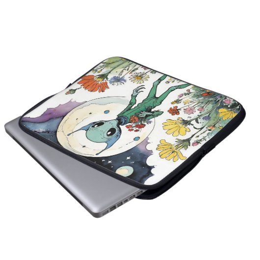 Funny Alien Picking Flowers With Full Moon Laptopschutzhülle (Vorne Knopf)