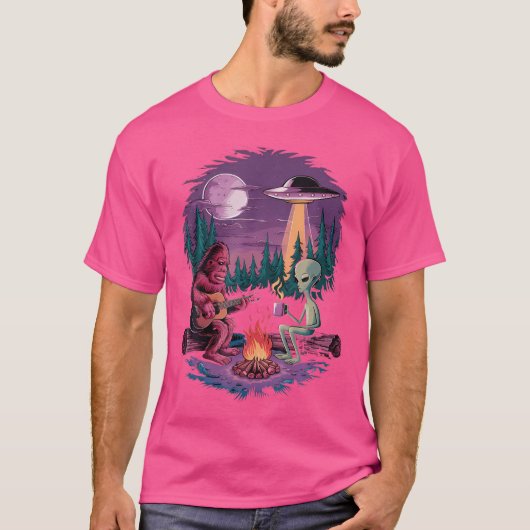 Funny Alien und Bigfoot Campfire Monument Ufo Adve T-Shirt (Vorderseite)