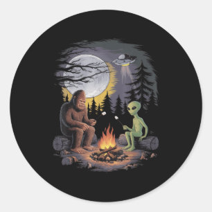 Funny Alien und Bigfoot Wandern Ristorante La Lanc Runder Aufkleber