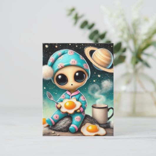 Funny Alien with Fried Egs in Space Postkarte (Stehend Vorderseite)