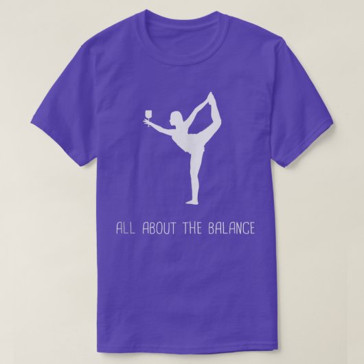 Funny alles über die Balance Wein Yoga Pose Zitat T-Shirt (Design vorne)