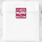 Funny Alles, was Sie brauchen, ist Liebe und Bacon Quadratischer Aufkleber (Tasche)